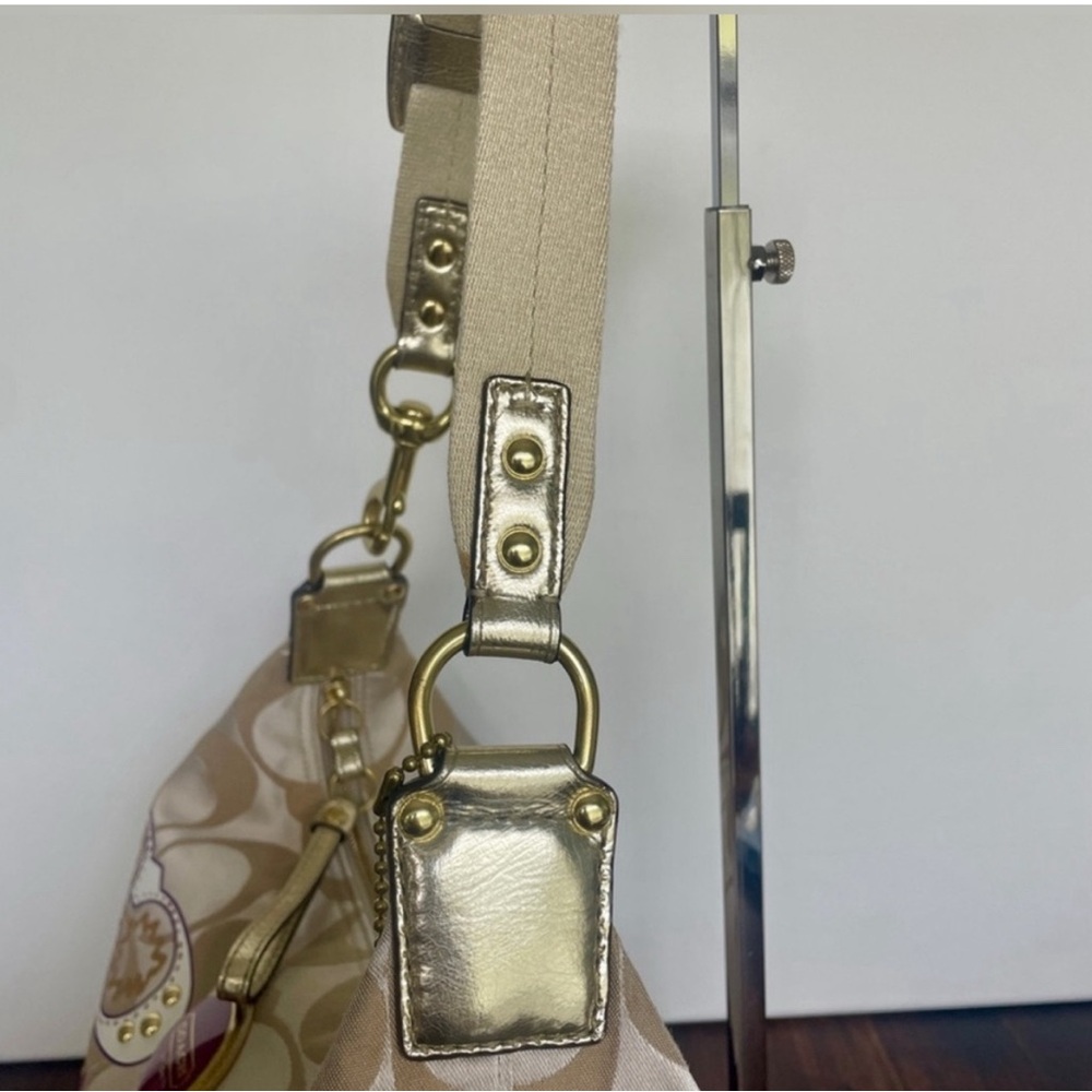 Coach Cream Shoulder Bag with Gold Hardware - Picture 4 of 4